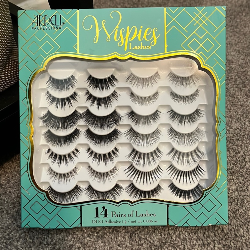 14 pairs of lashes